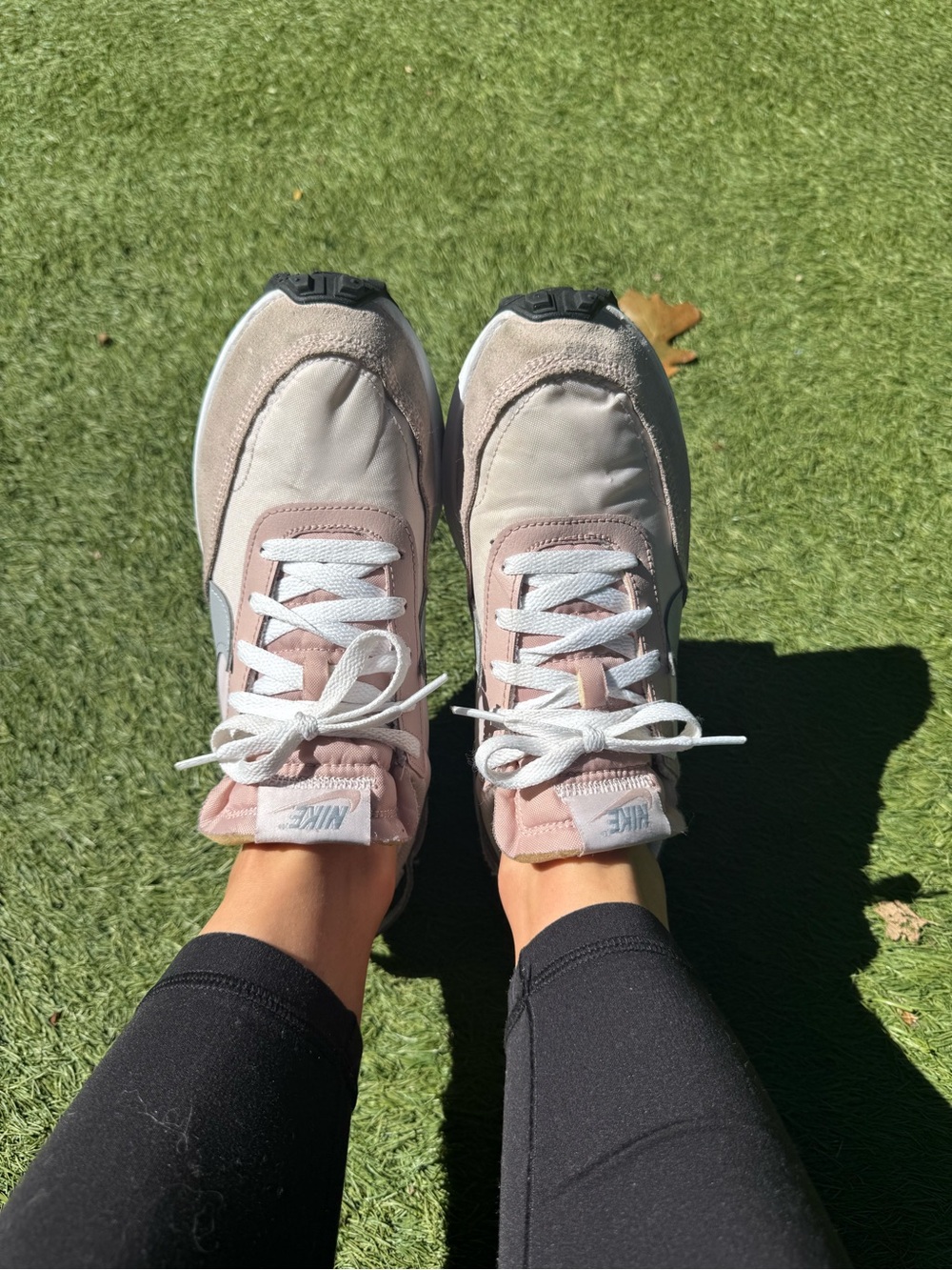 Women’s Nike waffle debut sneakers